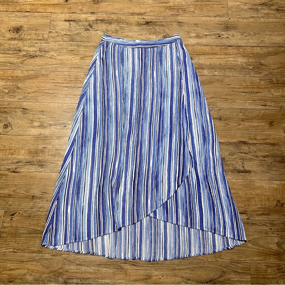 TOMMY BAHAMA Women's Divine Lines Maxi Slit Skirt White Blue Boho Stripe Size 2 - Picture 1 of 11